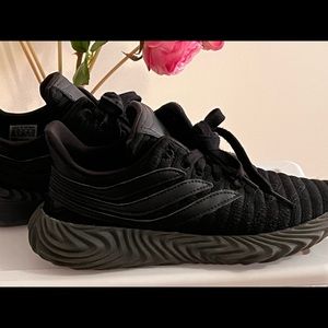 adidas kids4.5 fits woman’s 6 
Black Sobakov Sneakers